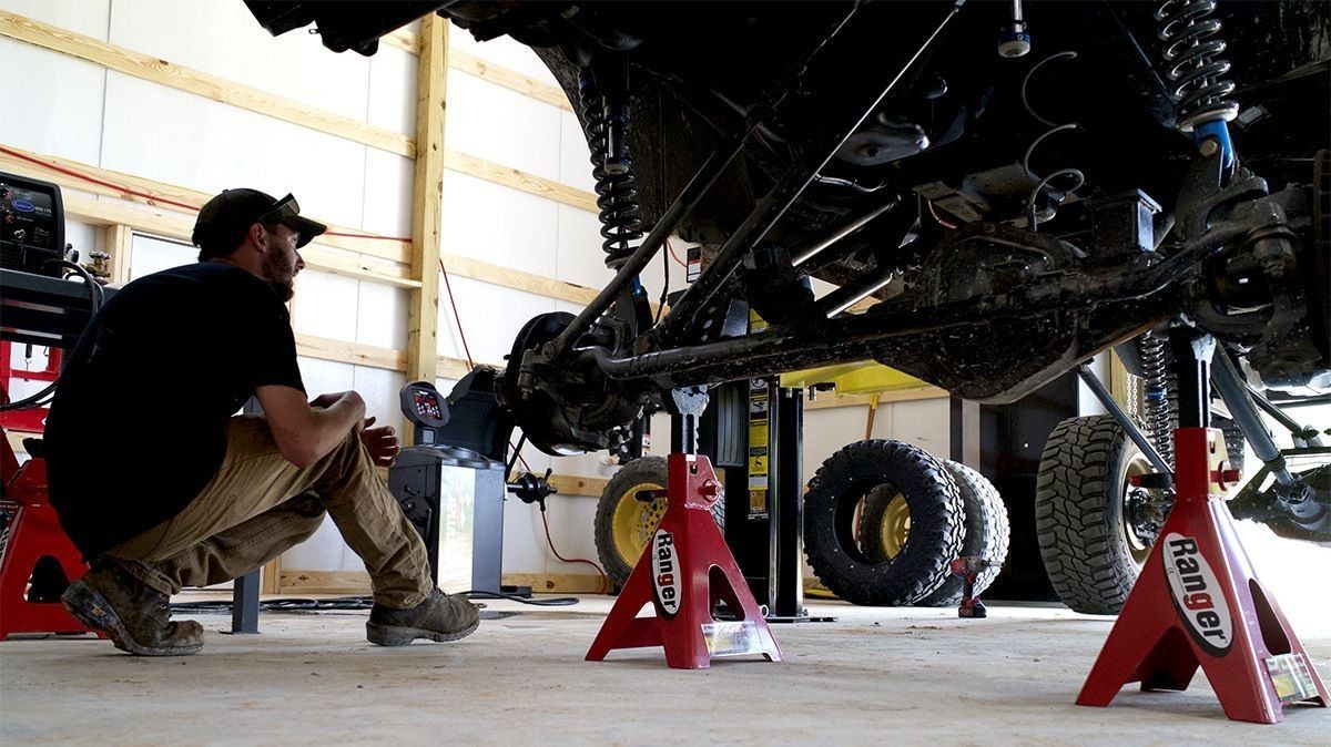 best 6-ton jack stands for trucks and SUVs in garage setup