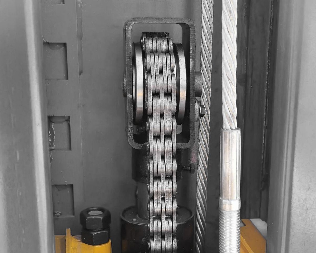 Heavy-duty, high-strength chain built to withstand rigorous use